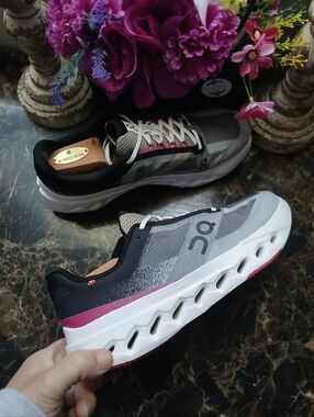 On CloudSurfer Next Athletic/Comfort Medical Field Shoes Size 10 for Women
